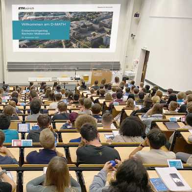 Lecture hall with Bachelor's students